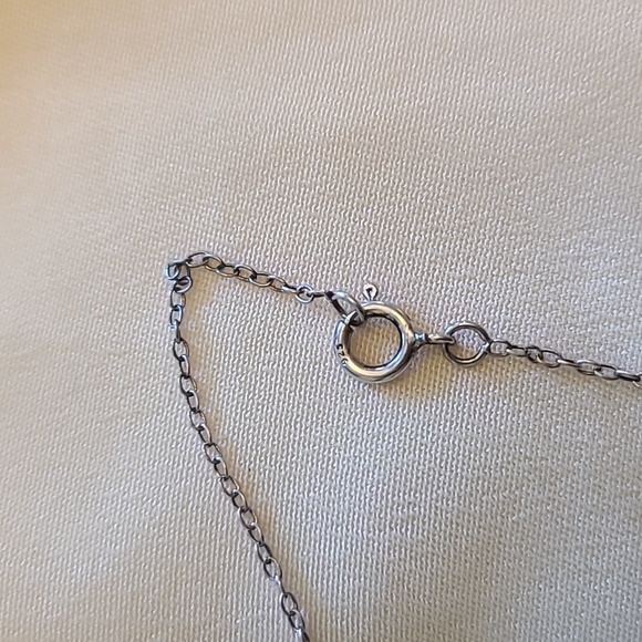 Sterling silver Celtics knot necklace - Picture 2 of 3